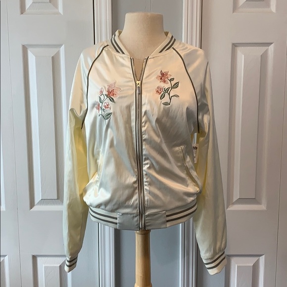 Ashley By 26 International Jackets & Blazers - Ashley by 26 International NWT floral zip up coat